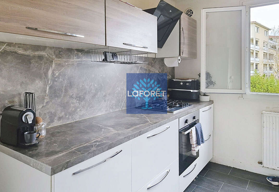 Appartement à SAINT-GENIS-LAVAL