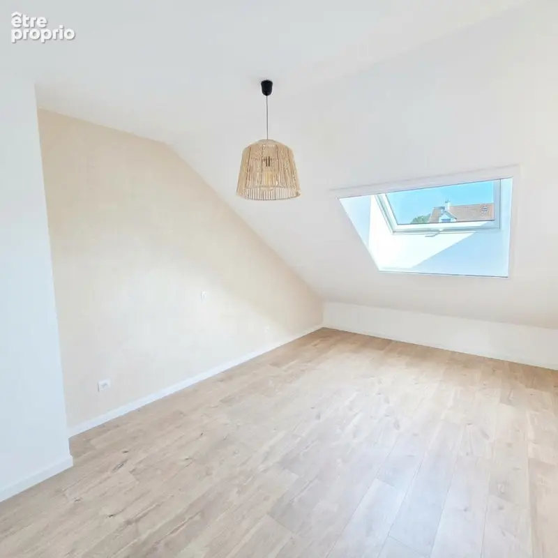 Maison Coignieres 5 pièce(s) 105 m2 - photo 8