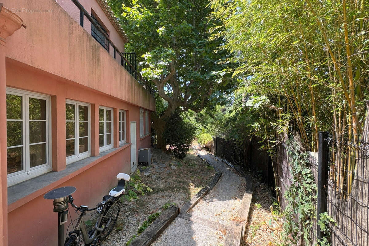 Montpellier Arceaux. Appartement bourgeois avec jardin privatif, terrasses & parking.. - photo 2