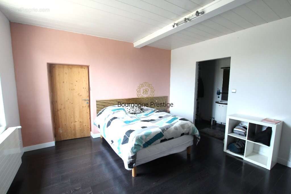 Belle propriete de caractere de 293 m² avec piscine et terrain de 1510 m² - photo 16