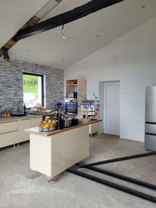 Maison à BOURG-LE-COMTE