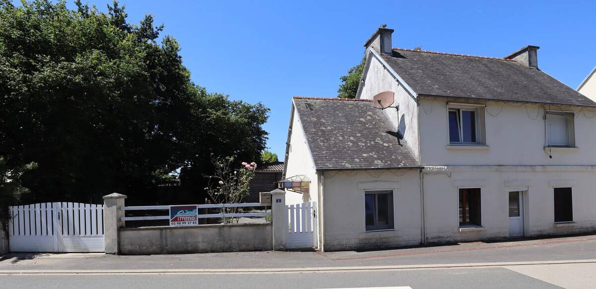 Maison à CLEDEN-POHER