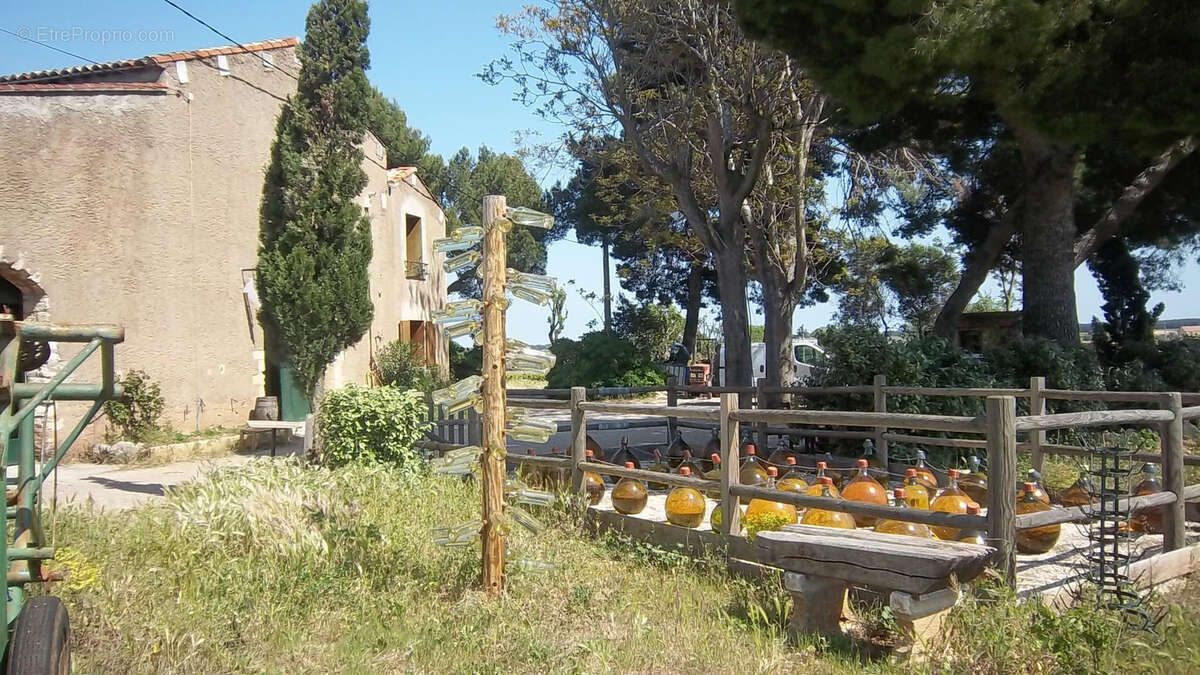 Maison à VIC-LA-GARDIOLE