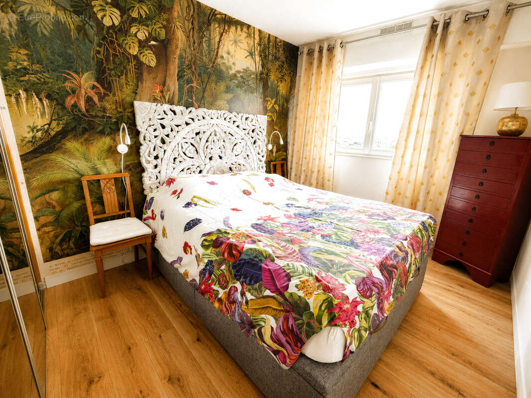 Appartement à COURBEVOIE
