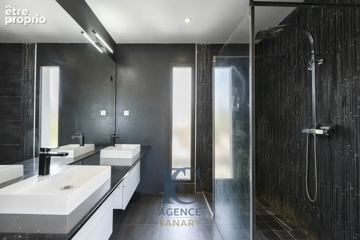 Maison contemporaine de 250 m2 avec piscine garage et terrasse - photo 6