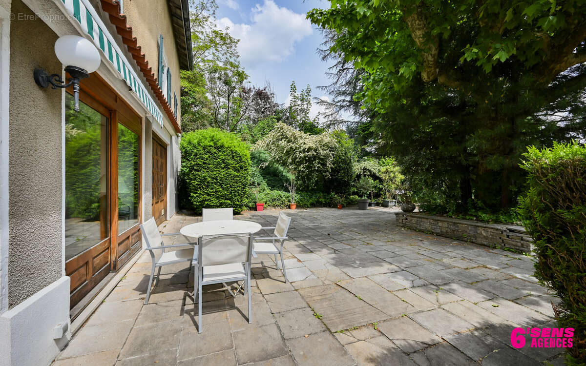 Maison à CHARBONNIERES-LES-BAINS