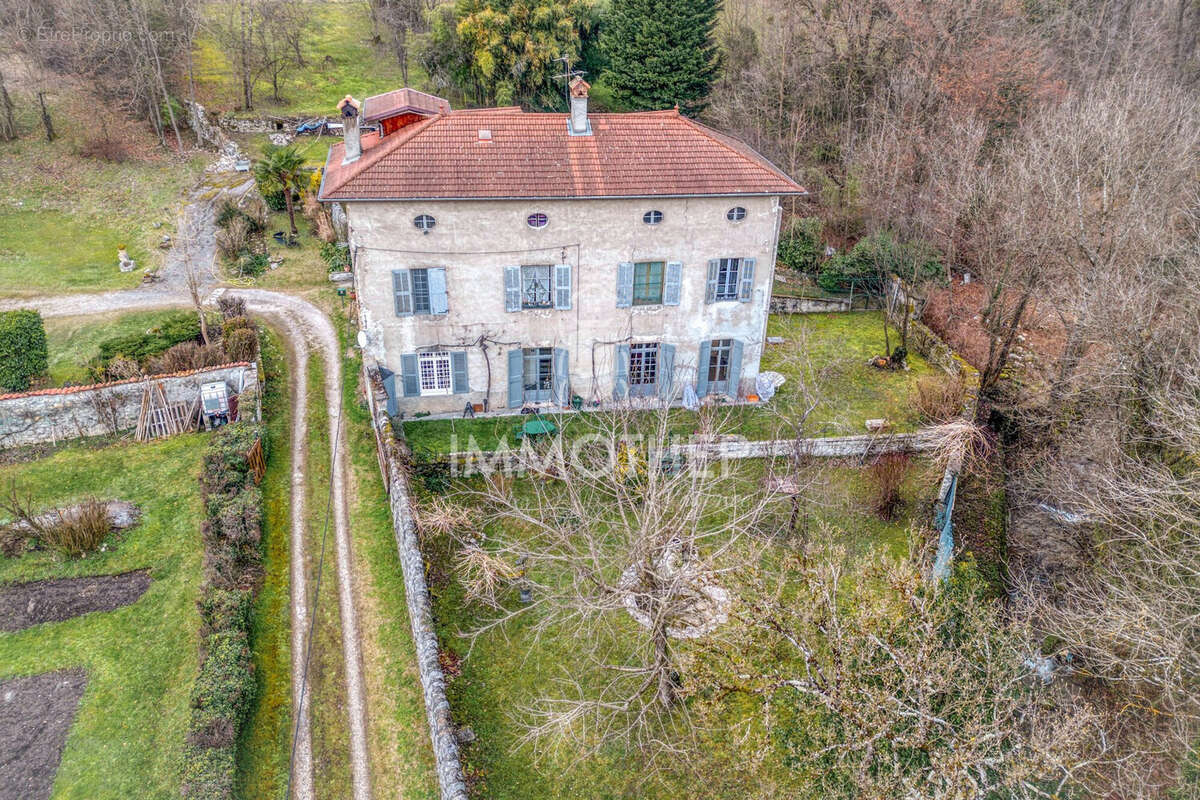 Maison à LA TERRASSE