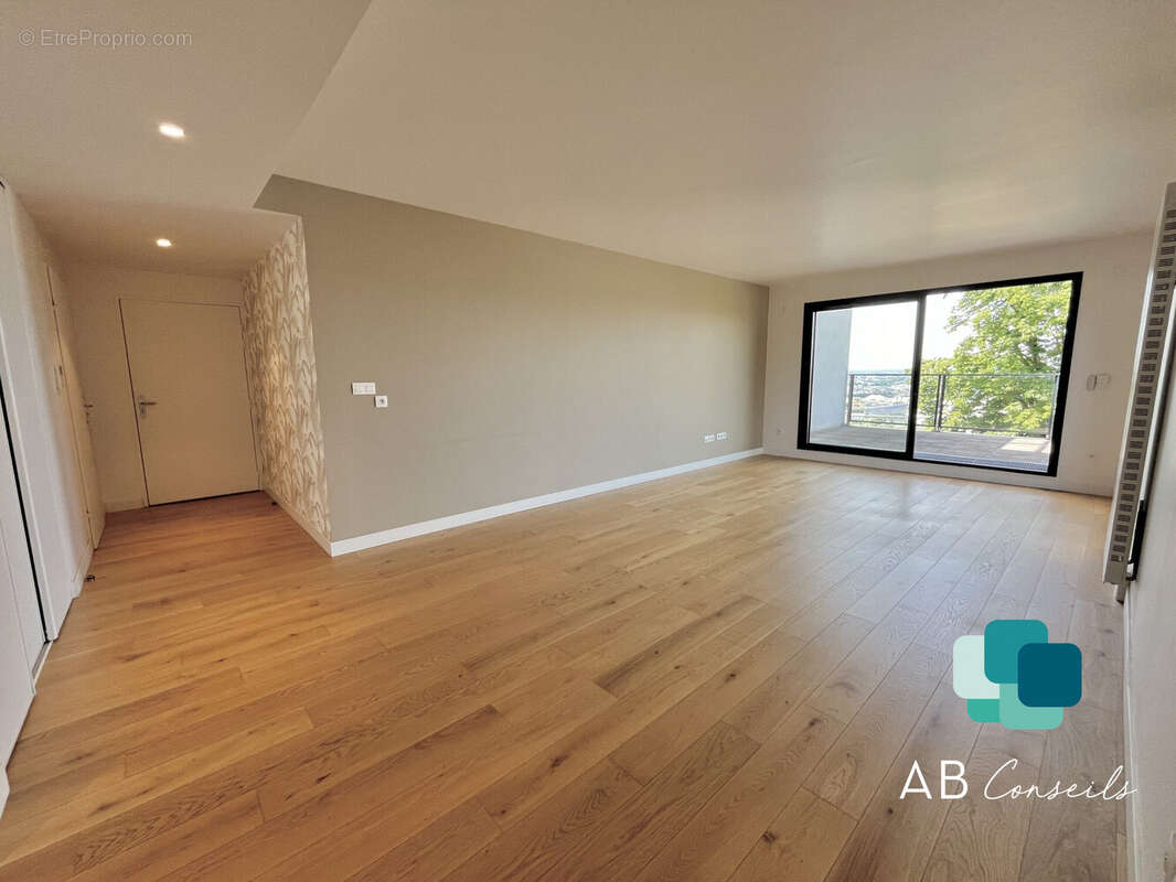 Appartement à MONT-SAINT-AIGNAN