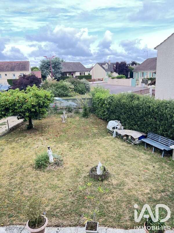 Maison 125 m² à Moneteau  - photo 4