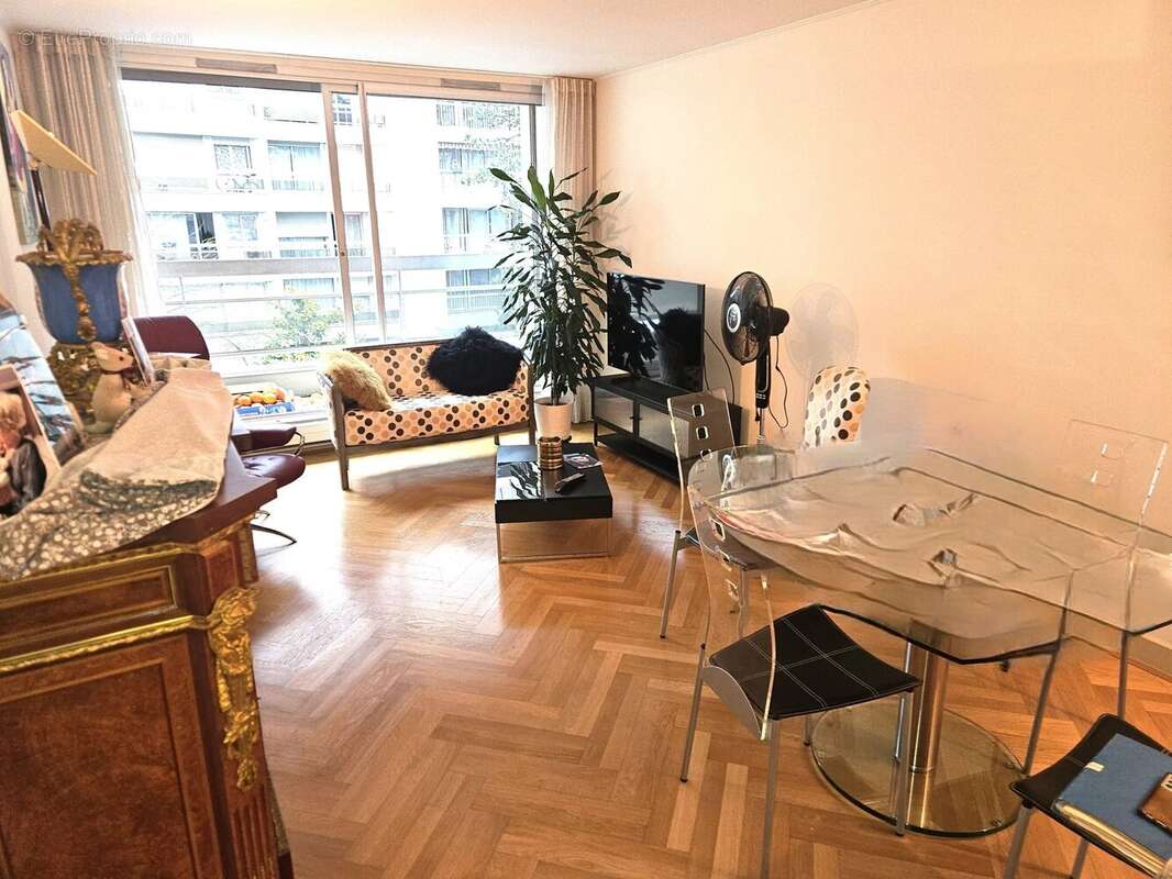 Appartement à PARIS-12E
