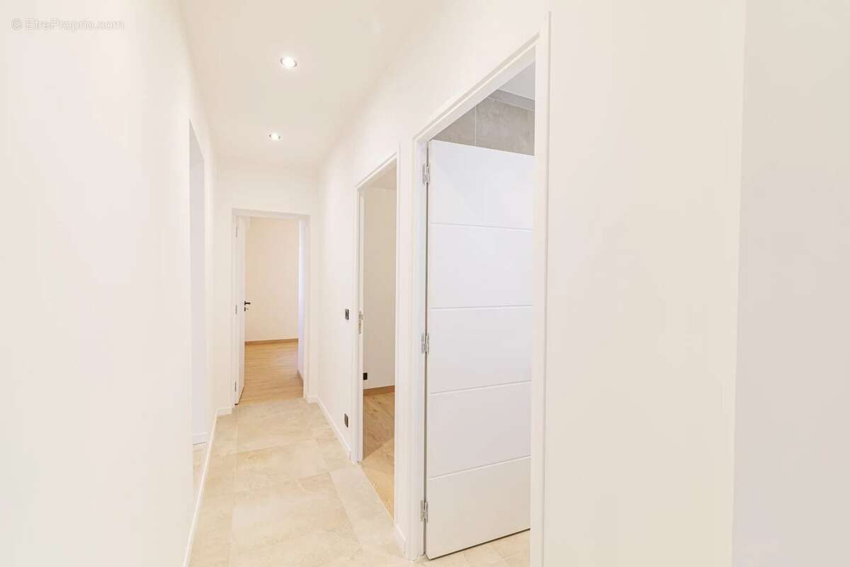 Appartement à SAINT-LAURENT-DU-VAR