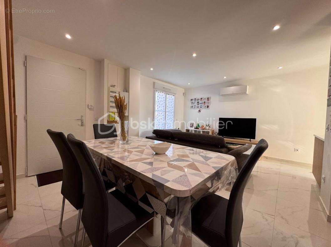 Maison à CLAYE-SOUILLY