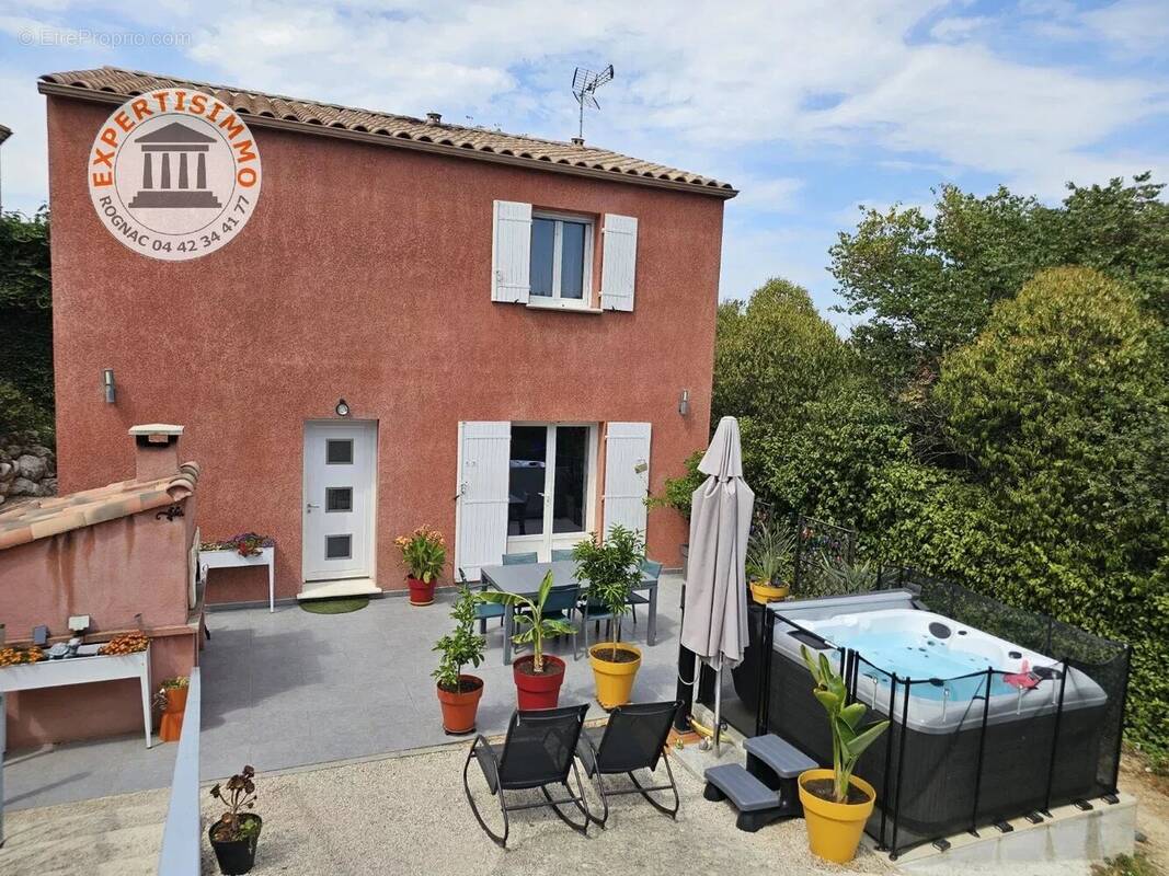 Maison à VELAUX