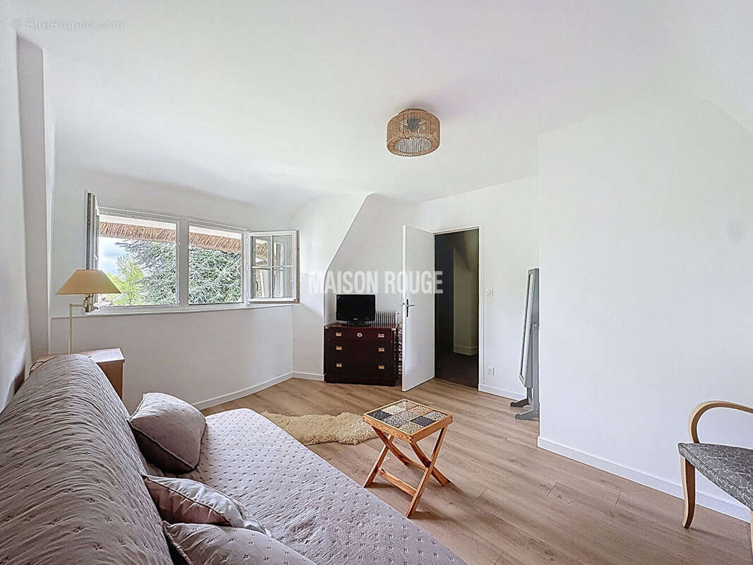 Maison à LE MESNIL-SAINT-DENIS