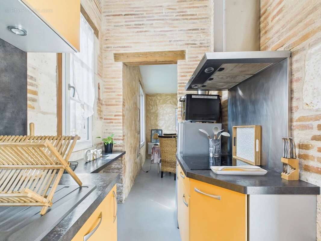 Maison à LA ROCHE-CHALAIS