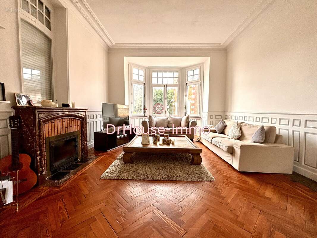 Maison à QUIEVRECHAIN