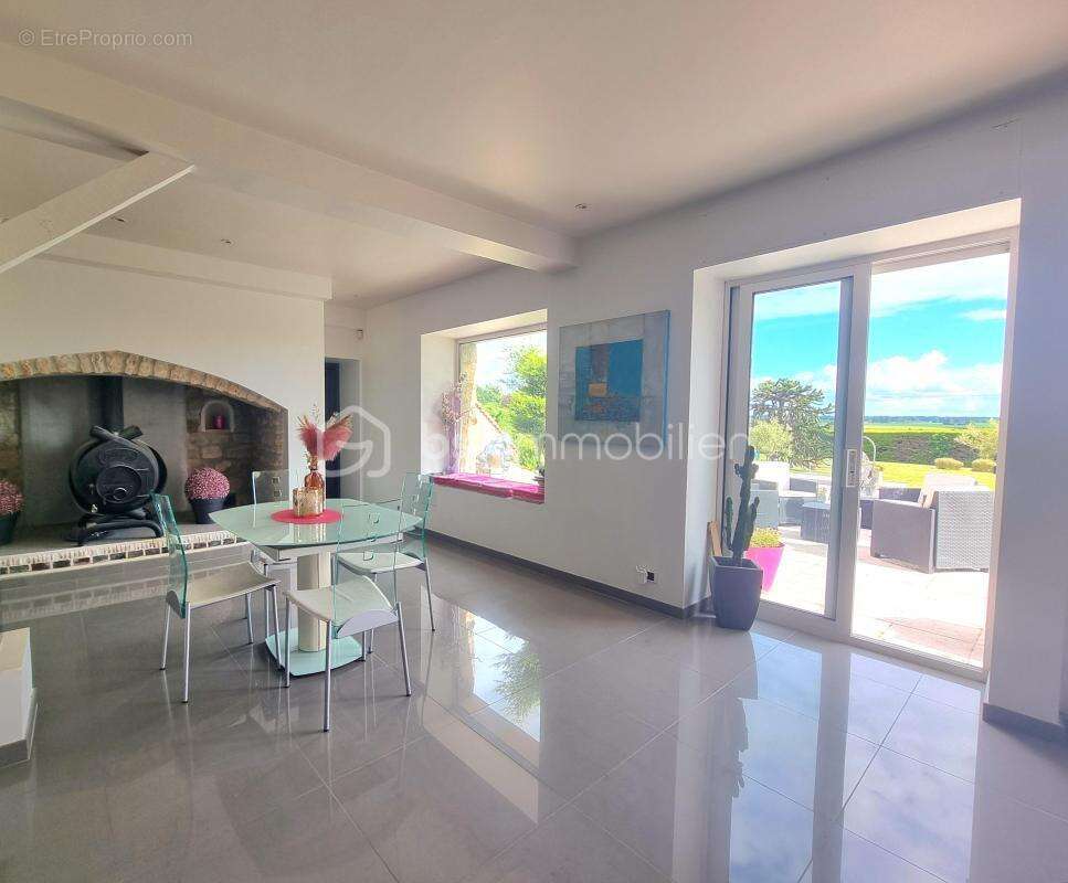 Charmante maison en pierre, 8 pièces, 4 chambres, garage, annexes, piscine !!! - photo 5
