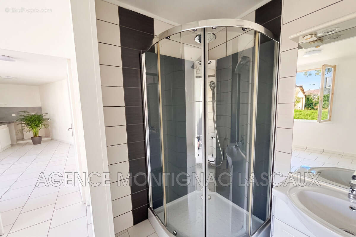 Maison 32 m² à Montignac  - photo 7