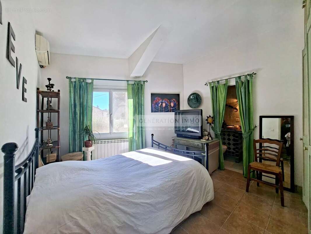 Maison à FONTVIEILLE