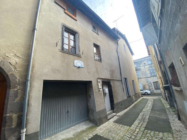 Maison de bourg avec terrasse , garage et possibilité de faire un studio/F1 indépendant - photo 4