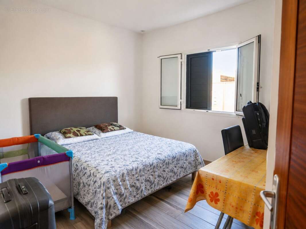 Maison 110 m² à Sainte-Suzanne  - photo 7