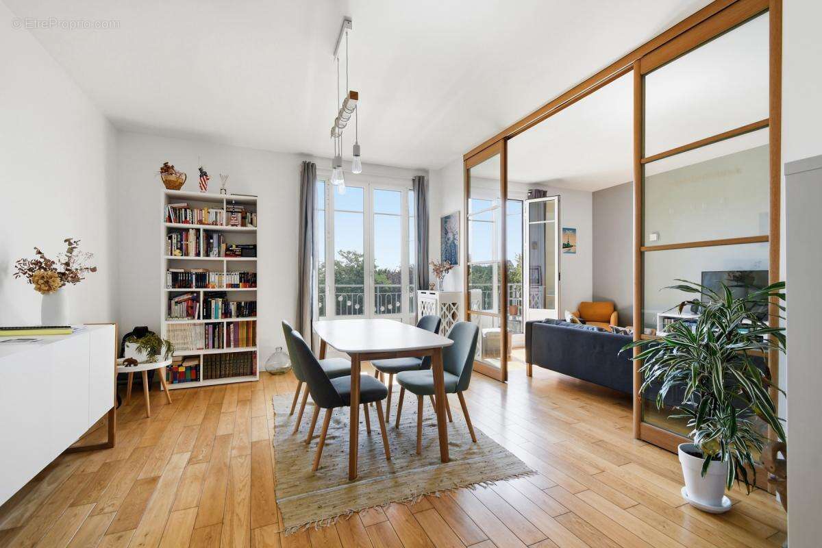 Suresnes republique - appartement de 3 pieces de 71 m² avec balcon, ascenseur et cave - photo 2