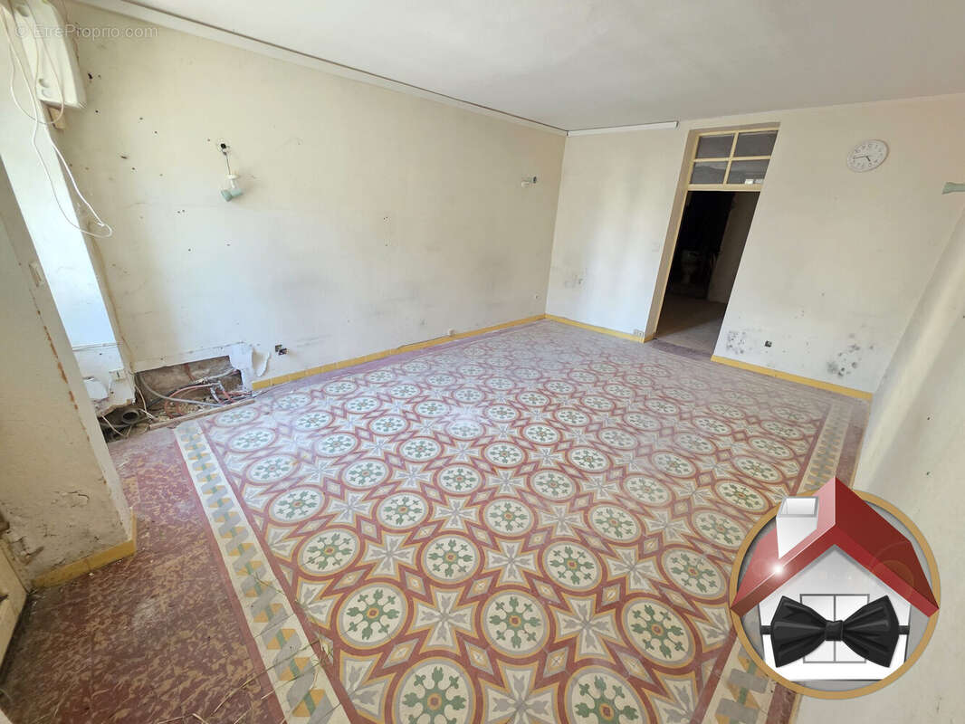 Appartement à MONTAREN-ET-SAINT-MEDIERS