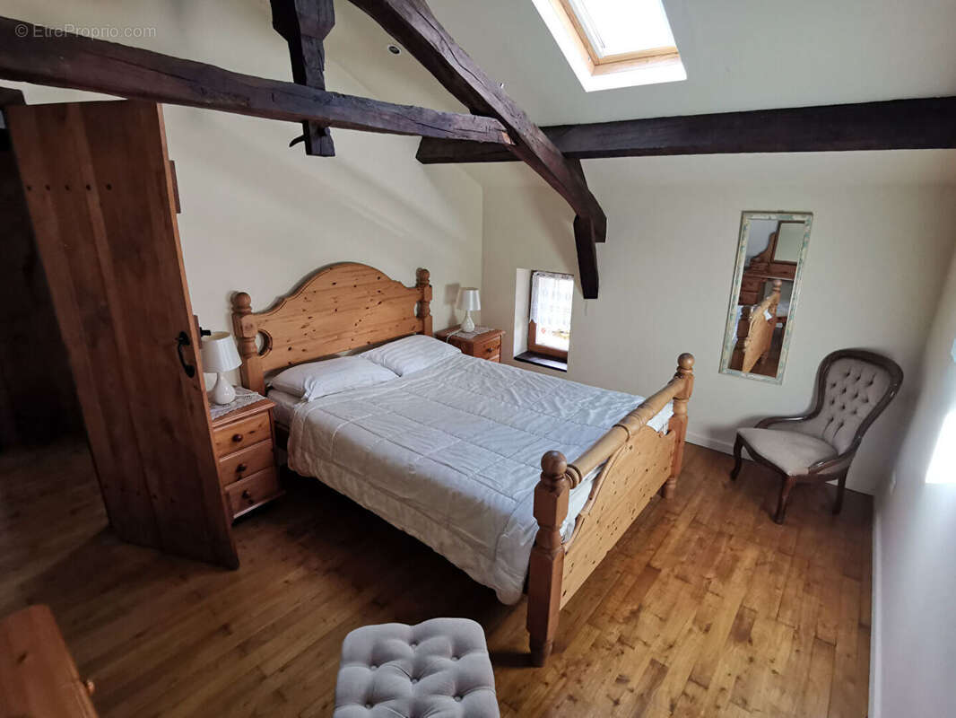 Maison à SAINT-JULIEN-LE-PELERIN