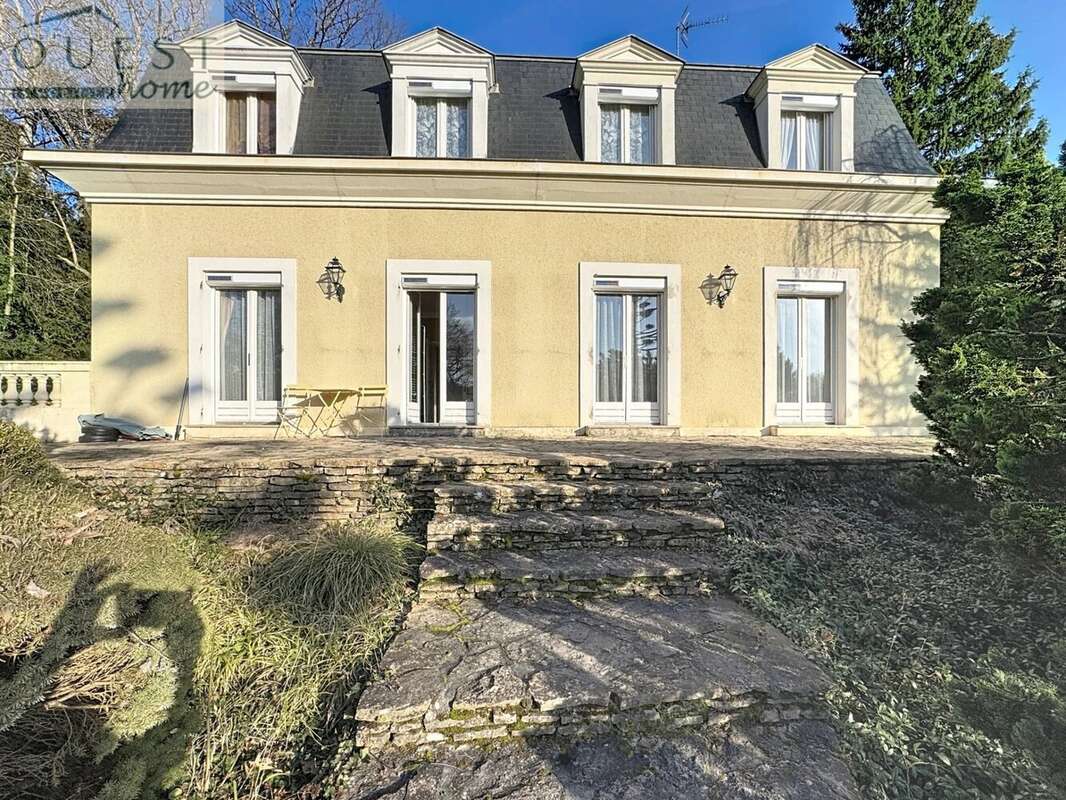 Maison à CHARBONNIERES-LES-BAINS