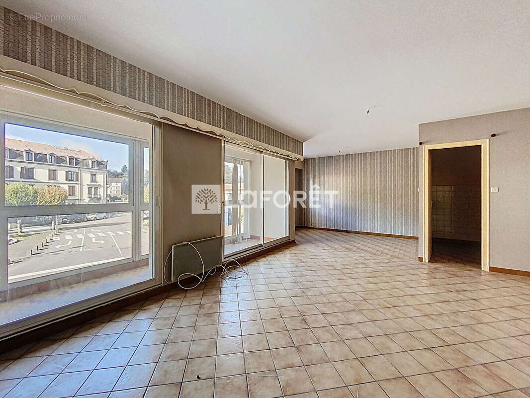 Appartement à CONTREXEVILLE