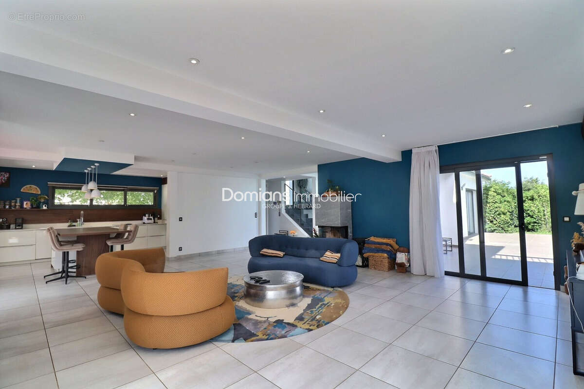 Maison 210 m² à Saint-Cyprien  - photo 6