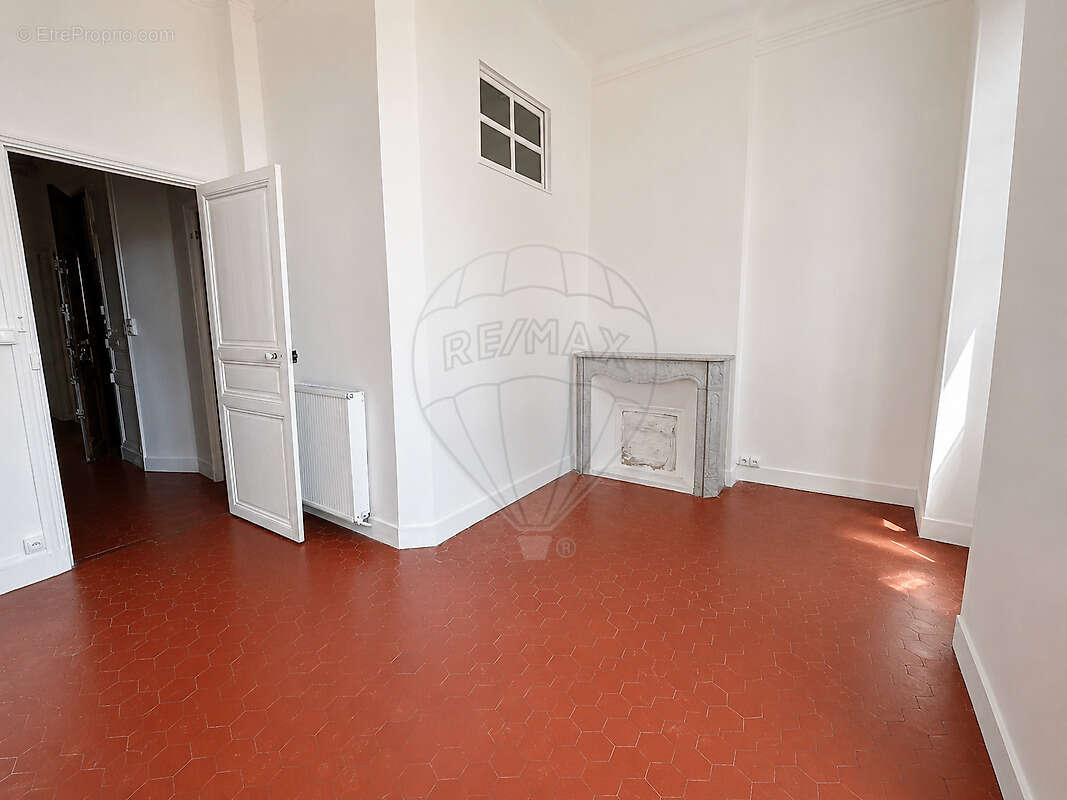 Appartement à MARSEILLE-4E