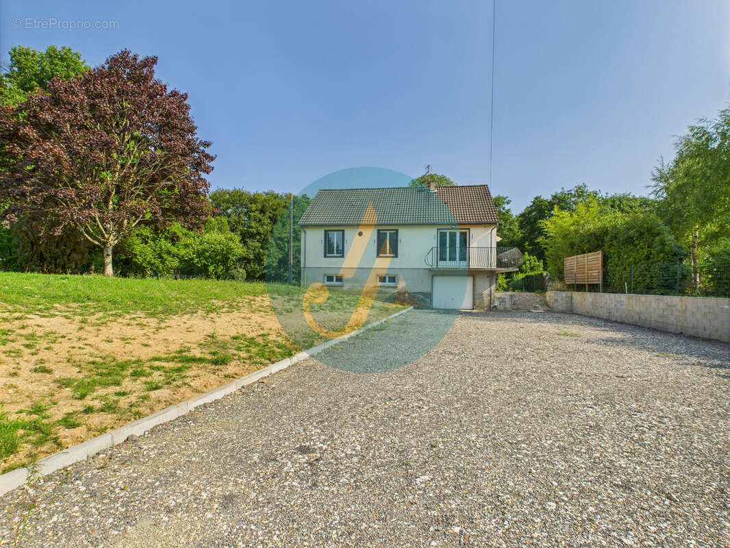 Maison à LA CHAPELLE-D&#039;ANGILLON