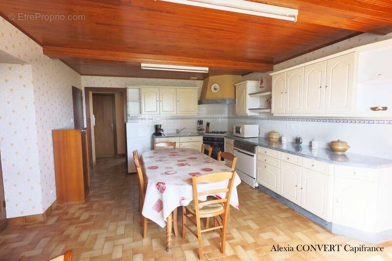 Ferme à vendre 4 pièces 133m², beau potentiel SAINT JULIEN SUR REYSSOUZE (01) - photo 3
