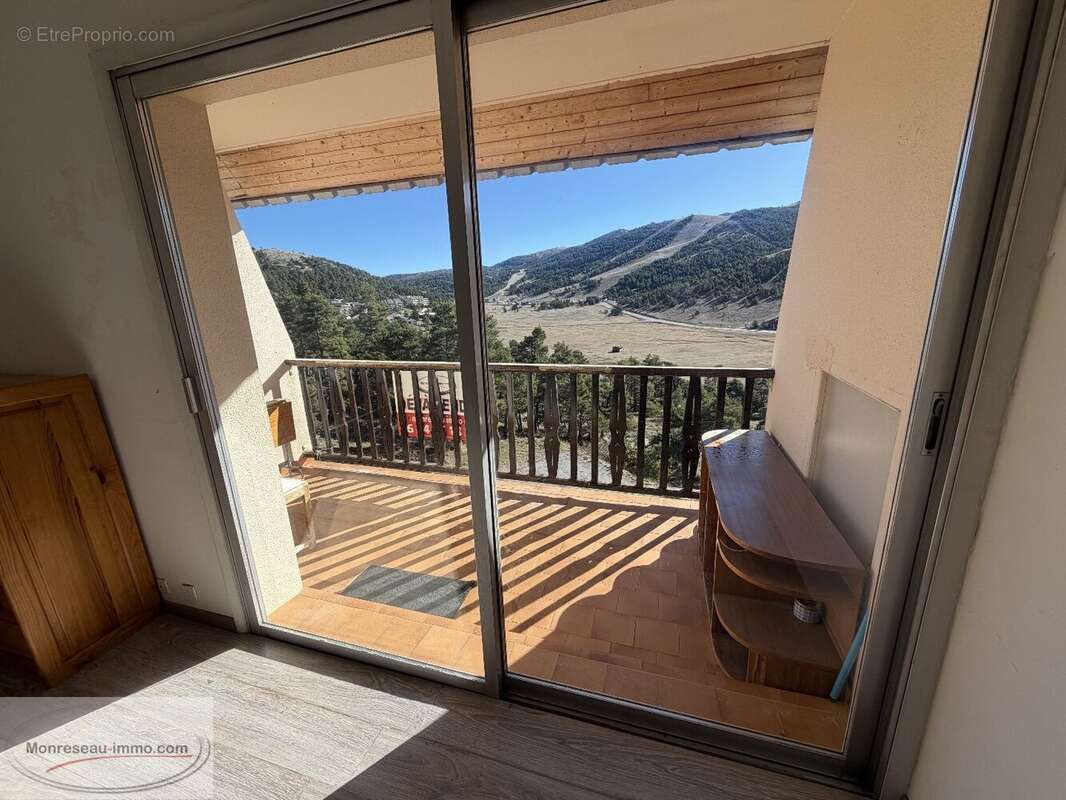 Appartement à GREOLIERES