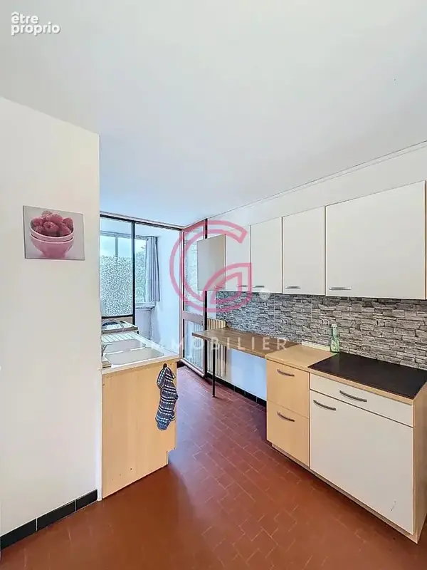 Appartement à vendre - 62 m² - 3ème étage - Bon état - photo 3