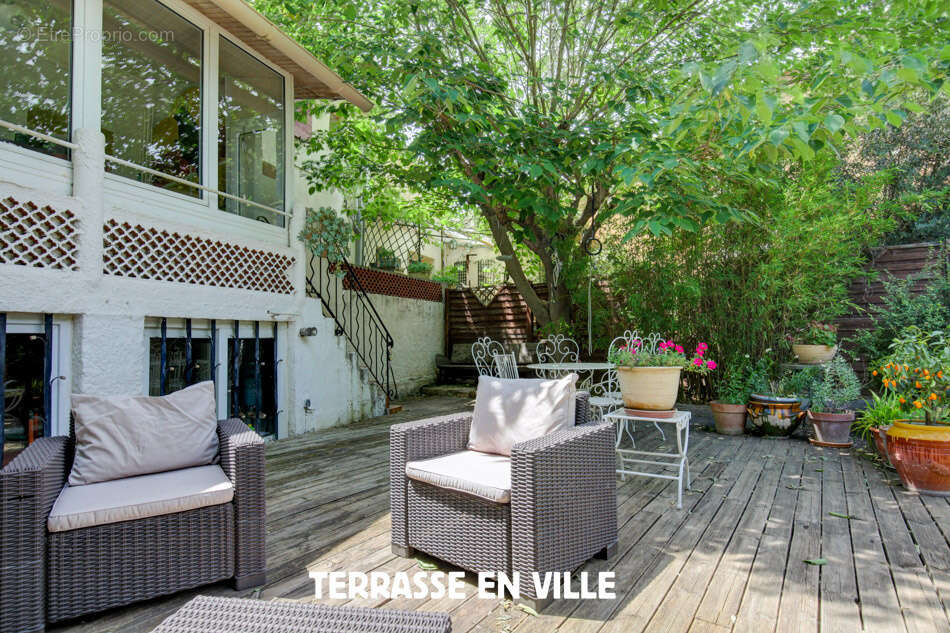 Pélissanne - t 5/6 - maison-de-ville 207m2 - jardin - 499 000 € - photo 3