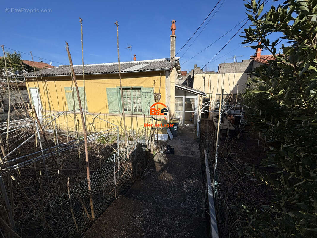VENTE MAISON PLAIN PIED 1 CHAMBRE ET TERRAIN AGENCE BSLE BIEN SE LOGER ENSEMBLE CLERMONT-FERRAND  - Maison à CLERMONT-FERRAND