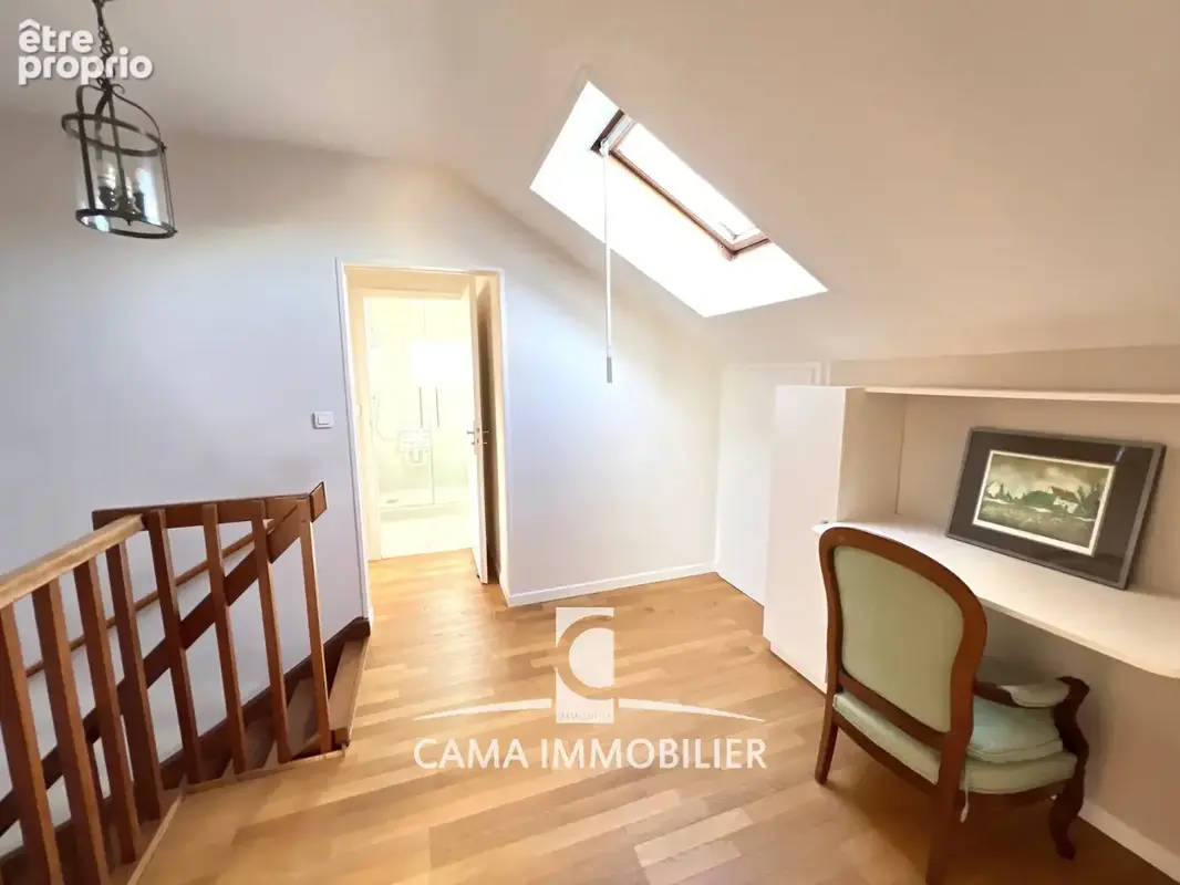 EXCLUSIVITE.  A Buc Maison de quatre chambres avec sous sol total sur un terrain clos de 650m2 environ - photo 8