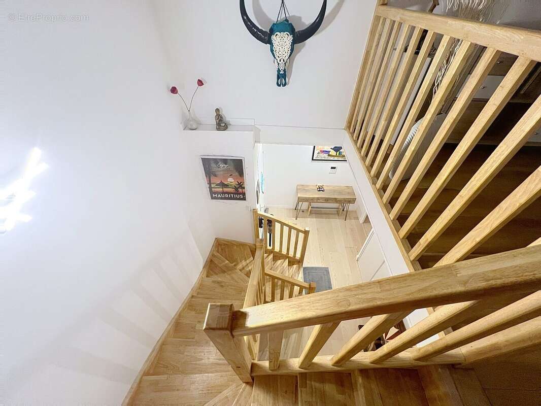 Escalier  - Appartement à CHENNEVIERES-SUR-MARNE