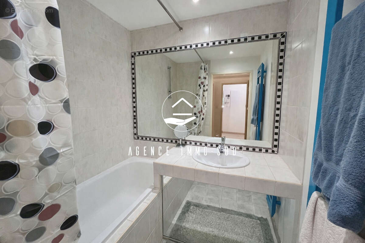 Appartement à SAINT-LAURENT-DU-VAR