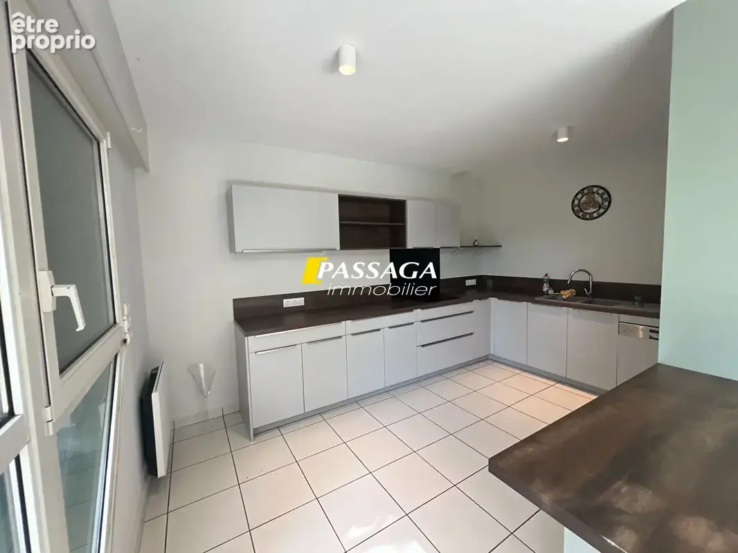 A VENDRE - Maison d'architecte avec terrain attenant - GAGES - photo 9