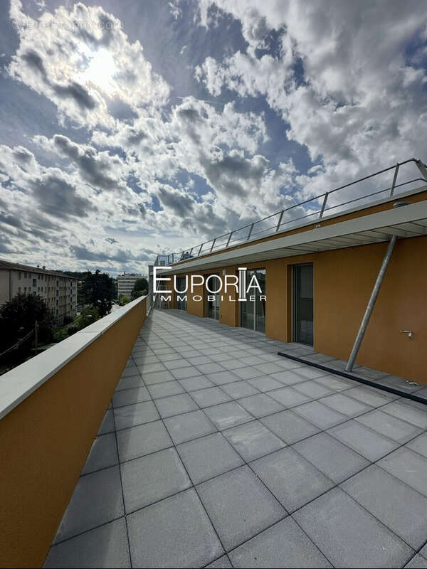 Appartement à TASSIN-LA-DEMI-LUNE