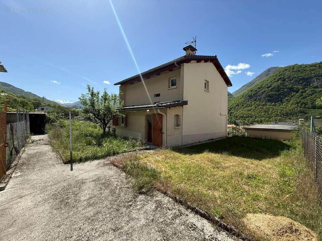   - Maison à LUZENAC