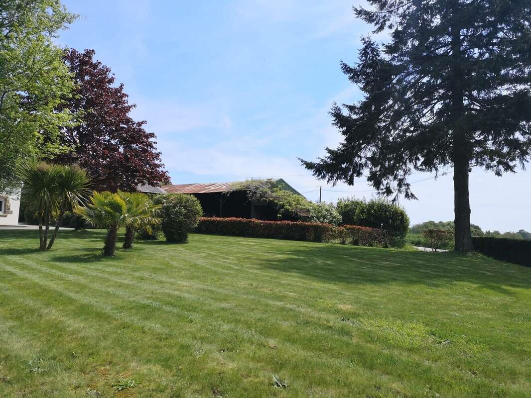 Maison à SAINT-ETIENNE-DU-GUE-DE-L&#039;ISLE