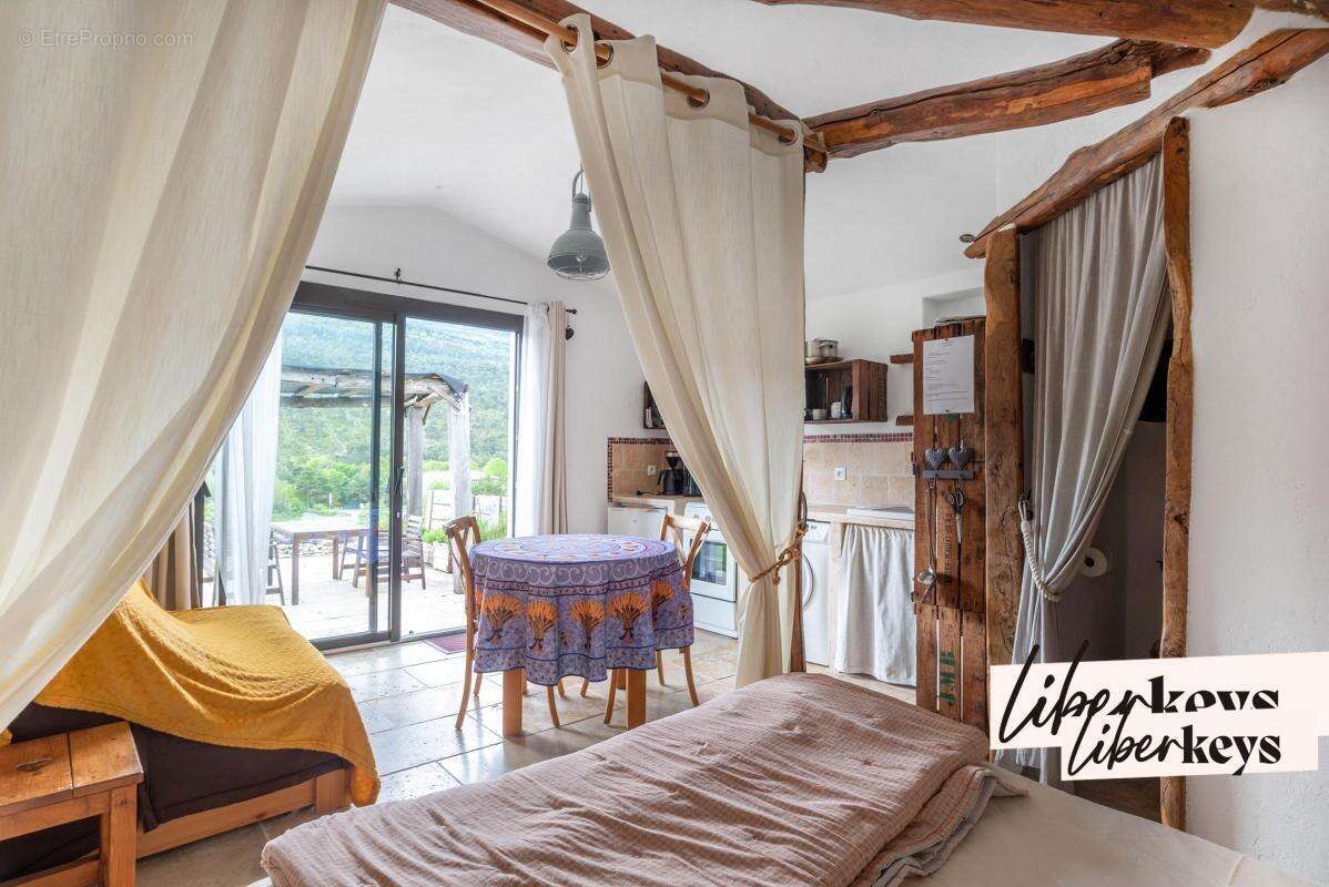 Maison à LA PALUD-SUR-VERDON