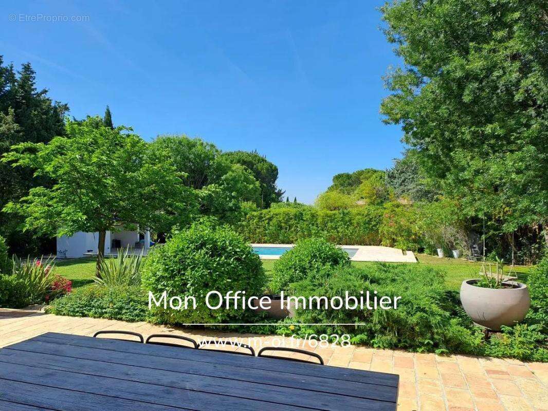 Référence : 6828-VCL. - Maison avec 6 chambres dont studio indépendant - Jardin paysager piscine garage - 13 100 AIX - photo 10