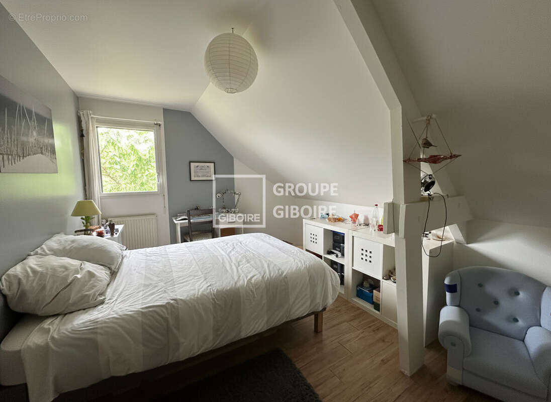 A vendre - Agence Giboire - Maison familiale d'environ 120 m2 - Golf de Cicé Blossac: quartier prisé pour son environnement priv - photo 7