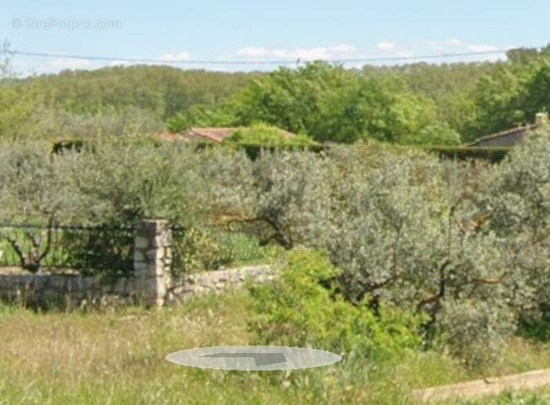 Terrain 572 m² à La Roque-D'antheron  - photo 2