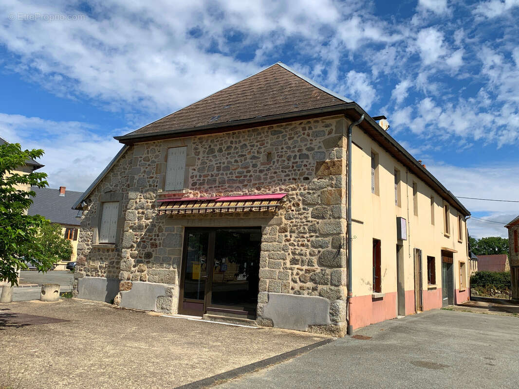 Maison à ESPINASSE